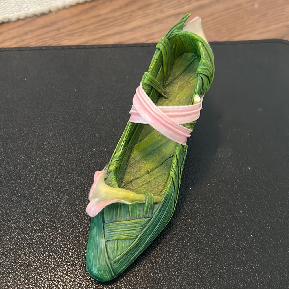 Just The Right Shoe - Calla Lily